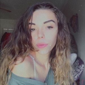 Meet your Posher, Abbi